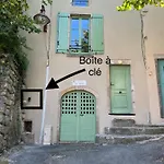 Maison Au Pied Du Château + Parking Privé Casa de Férias Champeix