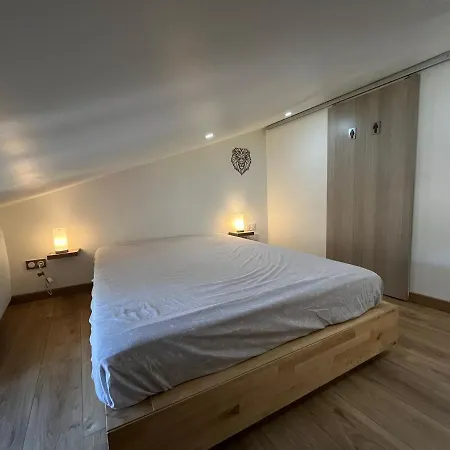 Maison Au Pied Du Château + Parking Privé * Champeix