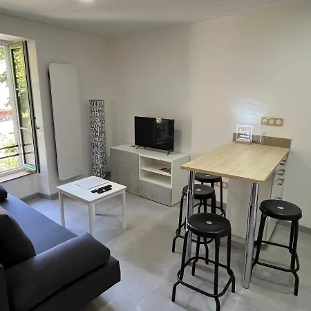 Maison Au Pied Du Chateau + Parking Prive *