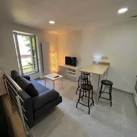 Maison Au Pied Du Chateau + Parking Prive Tatil Evi Champeix
