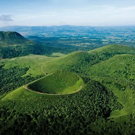 Maison Au Pied Du Château + Parking Privé Сasa de vacaciones Champeix