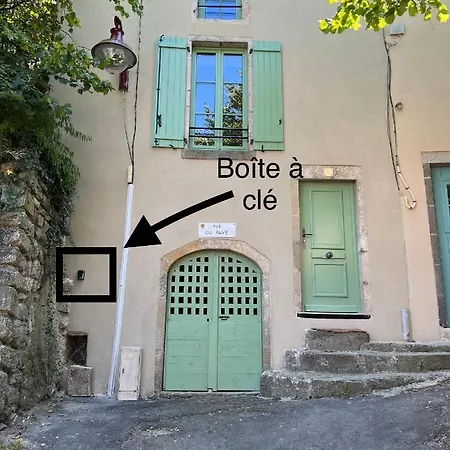 Maison Au Pied Du Chateau + Parking Prive Tatil Evi Champeix