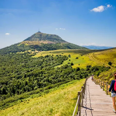 Maison Au Pied Du Château + Parking Privé Сasa de vacaciones Champeix